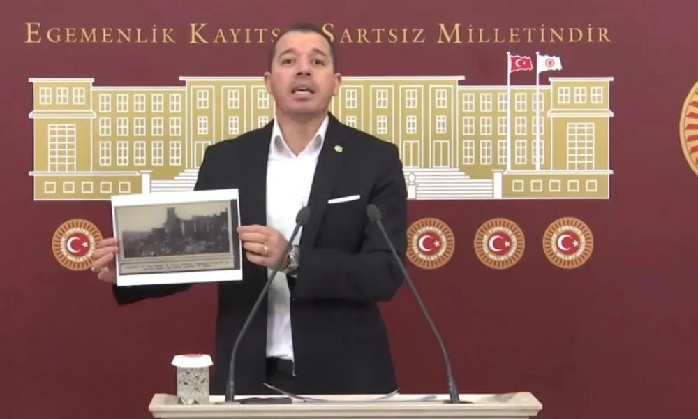 Βουλευτής του Ερντογάν αλλάζει την ιστορία: «Έλληνες έκαψαν την Σμύρνη»